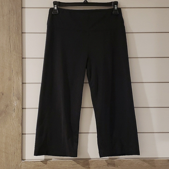 Marika tek crop capris Black Medium - Picture 7 of 7